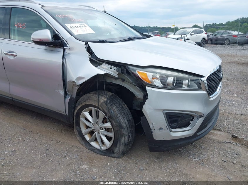 2017 Kia Sorento VIN 5XYPGDA34HG269201 IAAI salvage auction — RIGHT FRONT, Salvage (Pennsylvania), sold $3,250 on 2026-07-15 (photo 6)