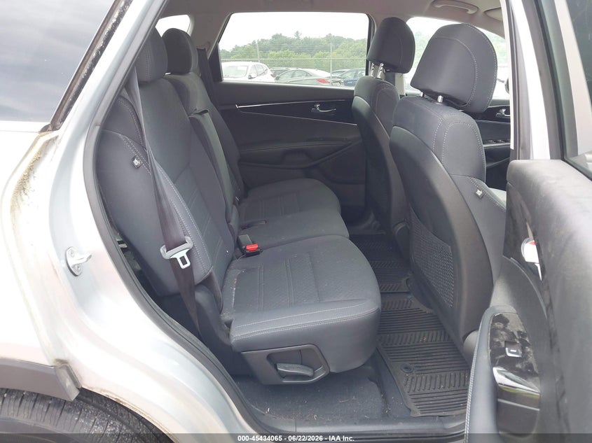 2017 Kia Sorento VIN 5XYPGDA34HG269201 IAAI salvage auction — RIGHT FRONT, Salvage (Pennsylvania), sold $3,250 on 2026-07-15 (photo 8)