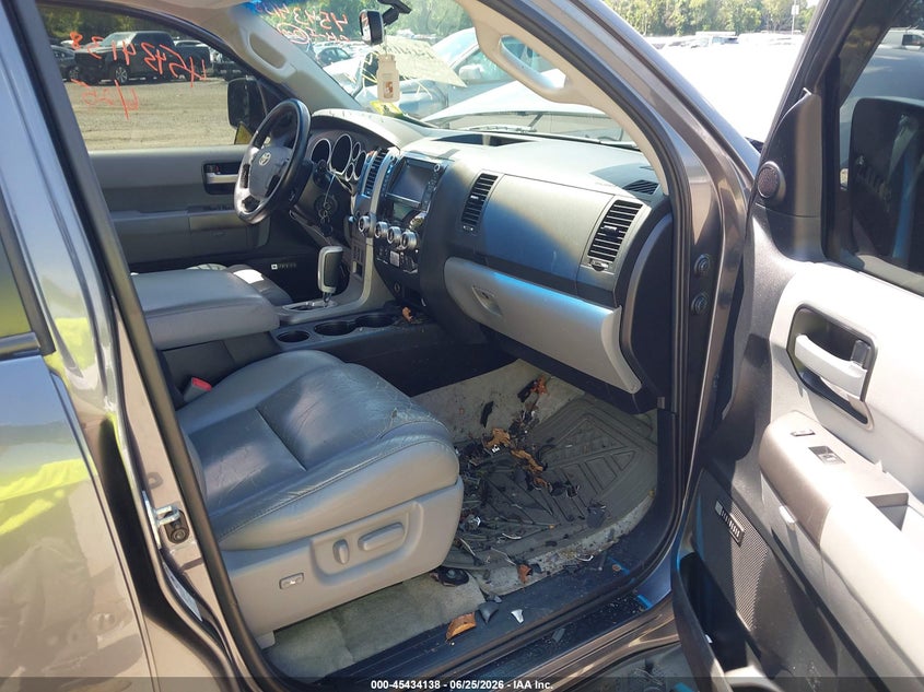 2011 Toyota Sequoia VIN 5TDJY5G15BS055326 IAAI salvage auction — LEFT & RIGHT, Salvage (Idaho), sold $2,950 on 2026-07-14 (photo 5)