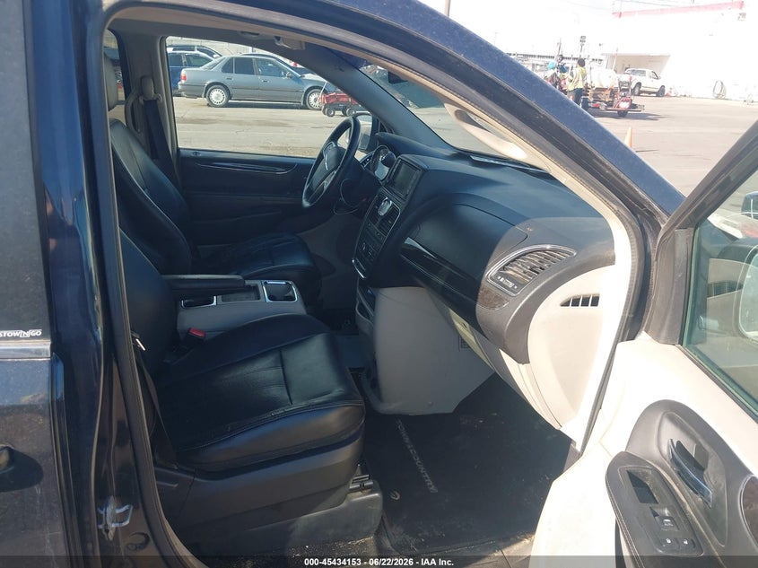 2013 Chrysler Town & country VIN 2C4RC1BG4DR743173 IAAI salvage auction — NORMAL WEAR, Clear (Utah), sold $300 on 2026-07-09 (photo 5)