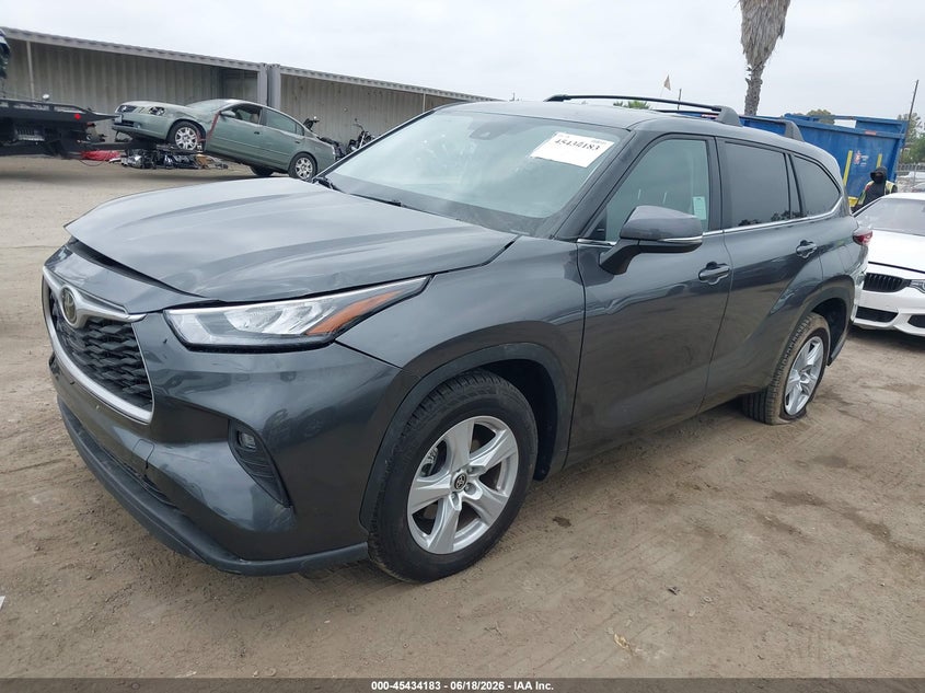 2024 Toyota Highlander VIN 5TDKDRAH4RS529757 IAAI salvage auction — RIGHT FRONT, Salvage (California), sold $14,050 on 2026-07-22 (photo 2)