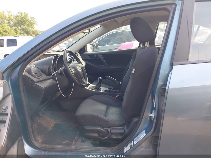 2010 Mazda 3 VIN JM1BL1SG1A1286310 IAAI salvage auction — SIDE, Salvage - Greater Than 75% (Maryland), sold $400 on 2026-07-16 (photo 5)