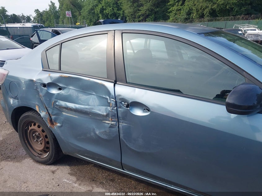 2010 Mazda 3 VIN JM1BL1SG1A1286310 IAAI salvage auction — SIDE, Salvage - Greater Than 75% (Maryland), sold $400 on 2026-07-16 (photo 6)