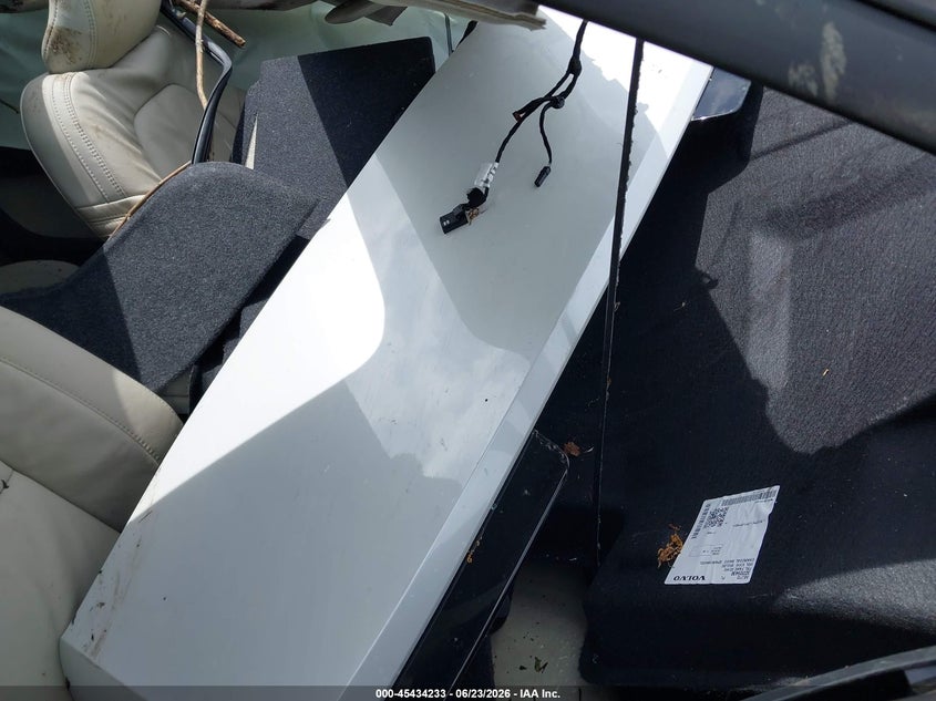 2023 Volvo Xc40 VIN YV4L12UE7P2051602 IAAI salvage auction — ALL OVER, Salvage Title, sold $775 on 2026-08-04 (photo 5)