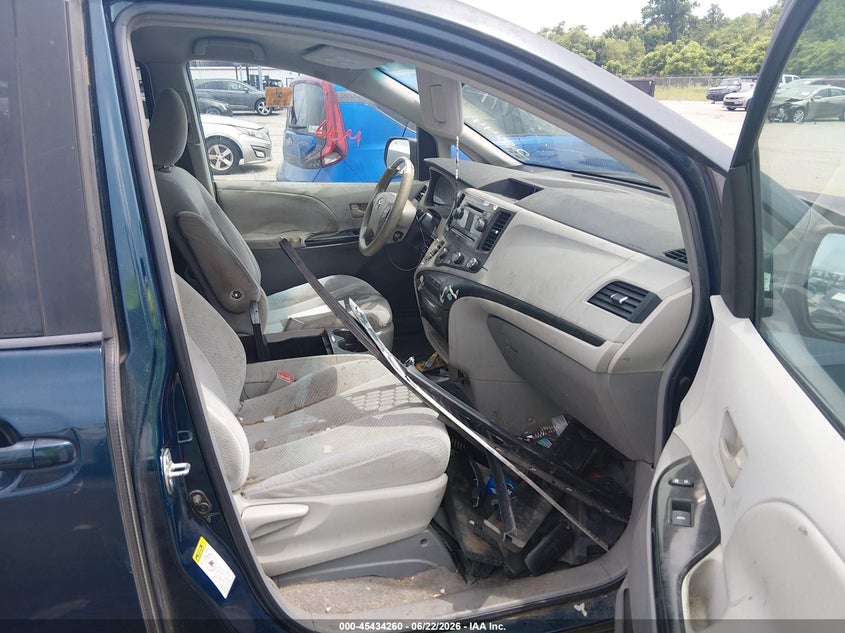 2011 Toyota Sienna VIN 5TDKK3DC8BS069284 IAAI salvage auction — FRONT END, Salvage (Louisiana), sold $450 on 2026-07-21 (photo 5)