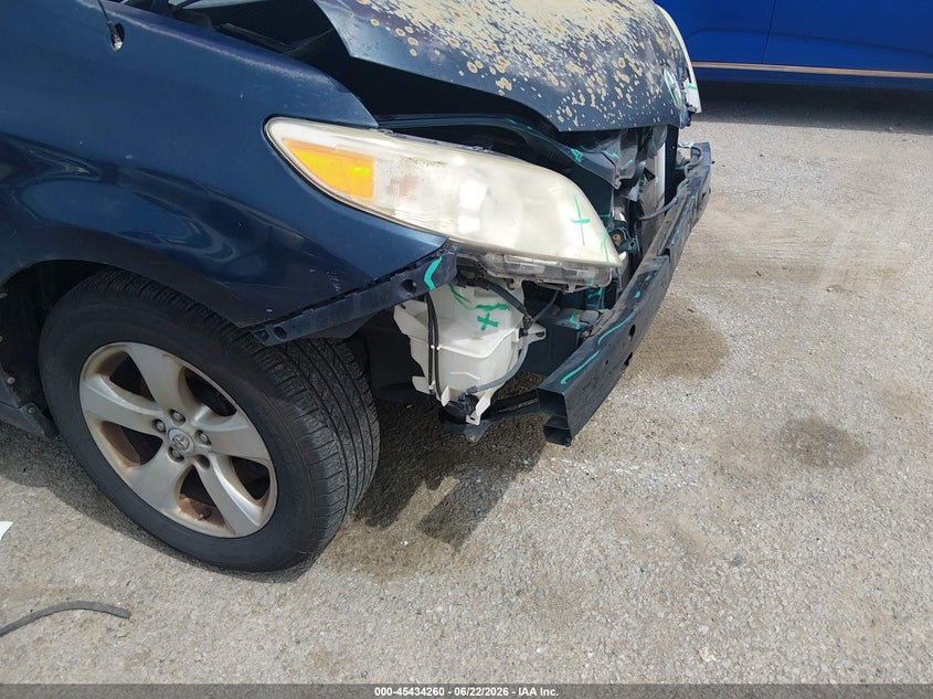 2011 Toyota Sienna VIN 5TDKK3DC8BS069284 IAAI salvage auction — FRONT END, Salvage (Louisiana), sold $450 on 2026-07-21 (photo 6)