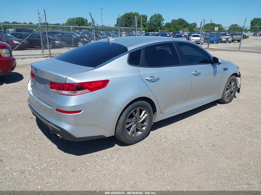 2019 Kia Optima VIN 5XXGT4L38KG337570 IAAI salvage auction — THEFT, Salvage (Illinois), sold $2,300 on 2026-07-22 (photo 4)