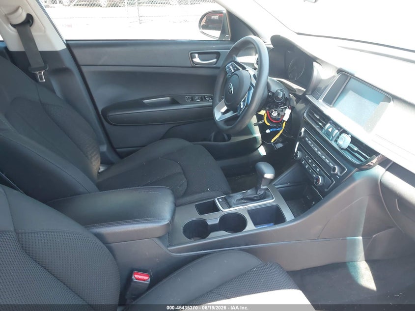 2019 Kia Optima VIN 5XXGT4L38KG337570 IAAI salvage auction — THEFT, Salvage (Illinois), sold $2,300 on 2026-07-22 (photo 5)