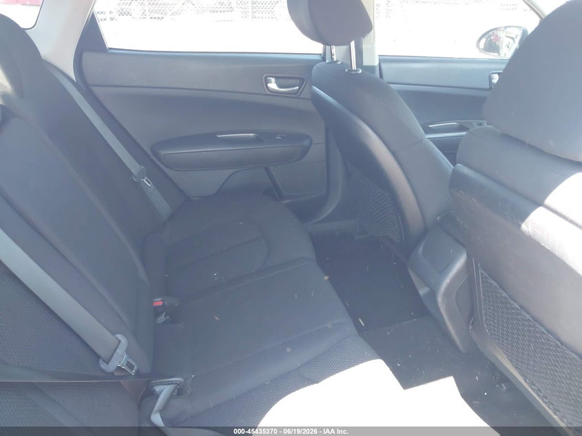 2019 Kia Optima VIN 5XXGT4L38KG337570 IAAI salvage auction — THEFT, Salvage (Illinois), sold $2,300 on 2026-07-22 (photo 8)