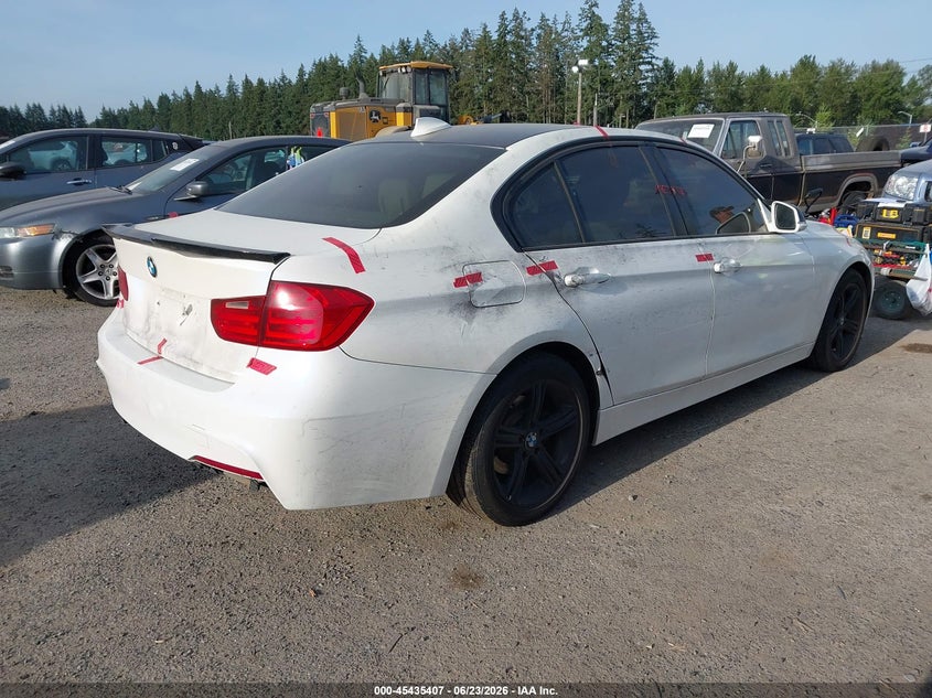 2014 BMW 3er VIN WBA3D5C54EKX95908 IAAI salvage auction — THEFT, Salvage Title, sold $1,050 on 2026-07-29 (photo 4)