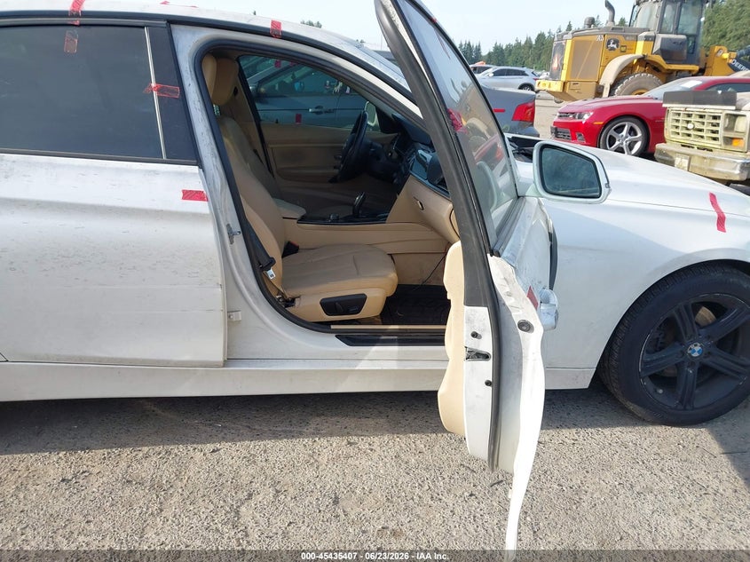 2014 BMW 3er VIN WBA3D5C54EKX95908 IAAI salvage auction — THEFT, Salvage Title, sold $1,050 on 2026-07-29 (photo 5)