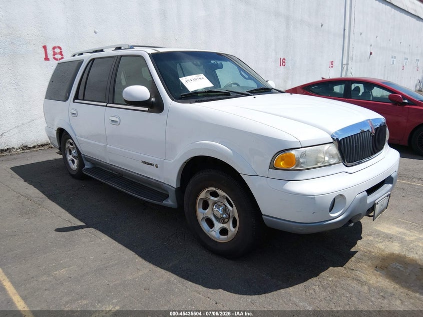2000 Lincoln Navigator VIN 5LMFU28A7YLJ40413 IAAI salvage auction — RIGHT FRONT, Clear-Dealer Only (Oregon), sold $25 on 2026-07-09 (photo 1)