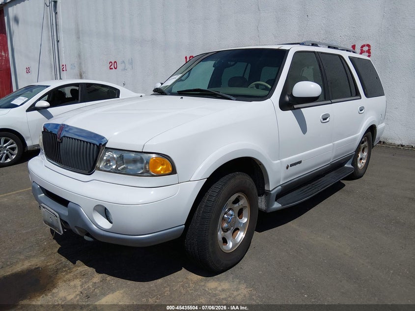 2000 Lincoln Navigator VIN 5LMFU28A7YLJ40413 IAAI salvage auction — RIGHT FRONT, Clear-Dealer Only (Oregon), sold $25 on 2026-07-09 (photo 2)