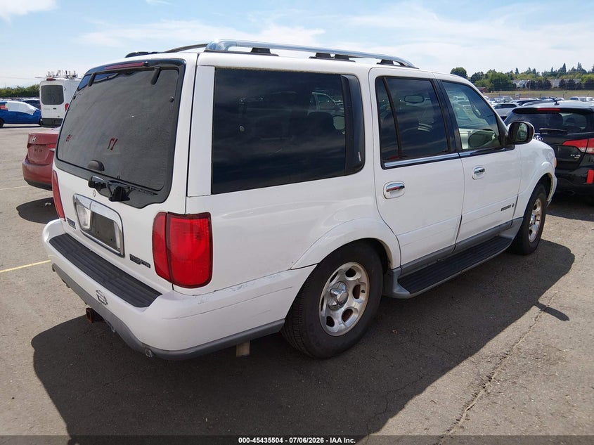 2000 Lincoln Navigator VIN 5LMFU28A7YLJ40413 IAAI salvage auction — RIGHT FRONT, Clear-Dealer Only (Oregon), sold $25 on 2026-07-09 (photo 4)