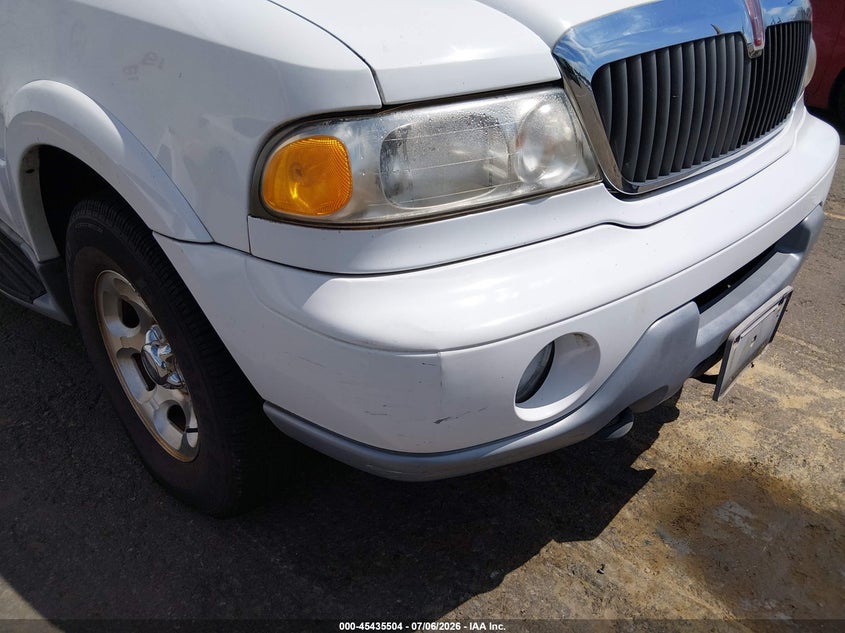 2000 Lincoln Navigator VIN 5LMFU28A7YLJ40413 IAAI salvage auction — RIGHT FRONT, Clear-Dealer Only (Oregon), sold $25 on 2026-07-09 (photo 6)