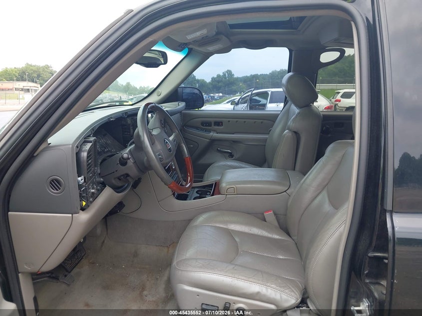 2005 Cadillac Escalade VIN 3GYFK66N05G103667 IAAI salvage auction — SIDE, Salvage (Tennessee), sold $875 on 2026-07-31 (photo 5)