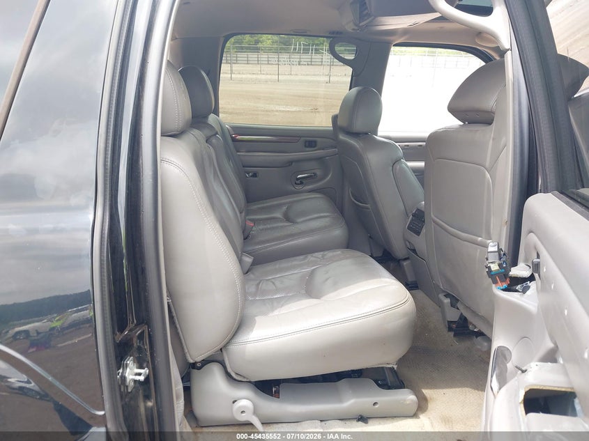2005 Cadillac Escalade VIN 3GYFK66N05G103667 IAAI salvage auction — SIDE, Salvage (Tennessee), sold $875 on 2026-07-31 (photo 8)