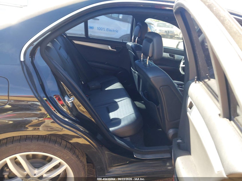2013 Mercedes-benz C-klasse VIN WDDGF4HB8DR265816 IAAI salvage auction — NORMAL WEAR, Clear-Dealer Only (Arizona), sold $450 on 2026-07-20 (photo 8)
