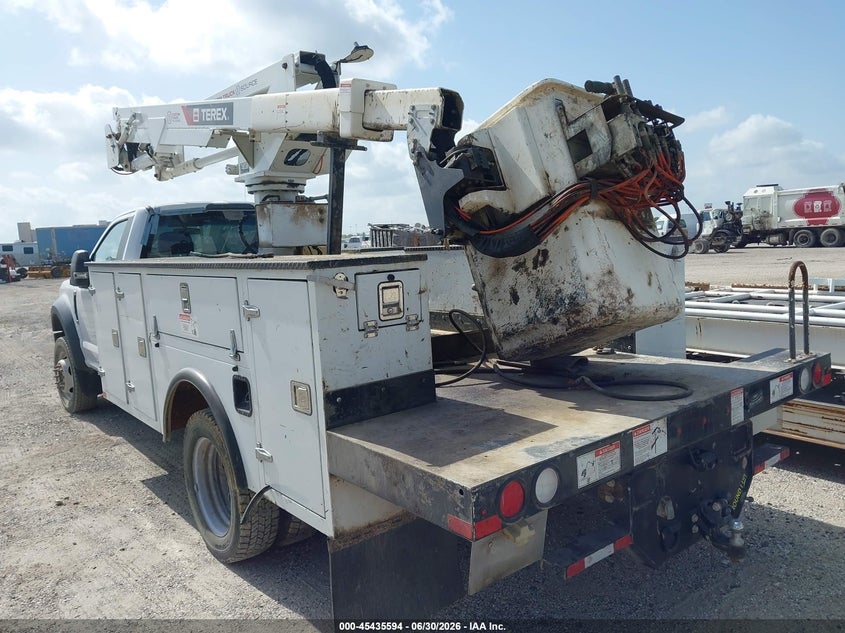 2019 Ford F-550 chassis VIN 1FDUF5HY7KDA16338 IAAI salvage auction — REAR END, Enterprise Vehicles Clear Only (Texas), sold $8,800 on 2026-07-13 (photo 3)