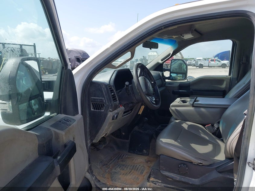 2019 Ford F-550 chassis VIN 1FDUF5HY7KDA16338 IAAI salvage auction — REAR END, Enterprise Vehicles Clear Only (Texas), sold $8,800 on 2026-07-13 (photo 6)