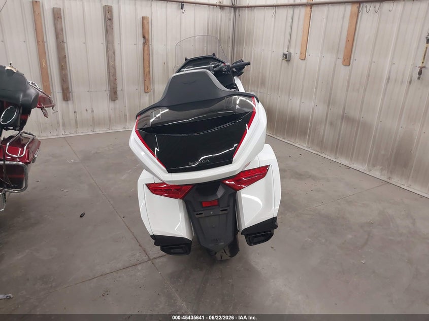 2024 Honda Gl1800c VIN JH2SC7957RK600675 IAAI salvage auction — FRONT END, Salvage Title, sold $15,150 on 2026-09-30 (photo 6)