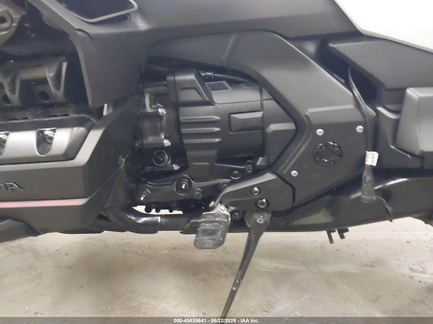 2024 Honda Gl1800c VIN JH2SC7957RK600675 IAAI salvage auction — FRONT END, Salvage Title, sold $15,150 on 2026-09-30 (photo 9)