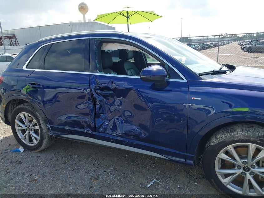 2022 Audi Q3 VIN WA1DECF33N1143638 IAAI salvage auction — SIDE, Salvage Title, sold $7,400 on 2026-08-27 (photo 6)