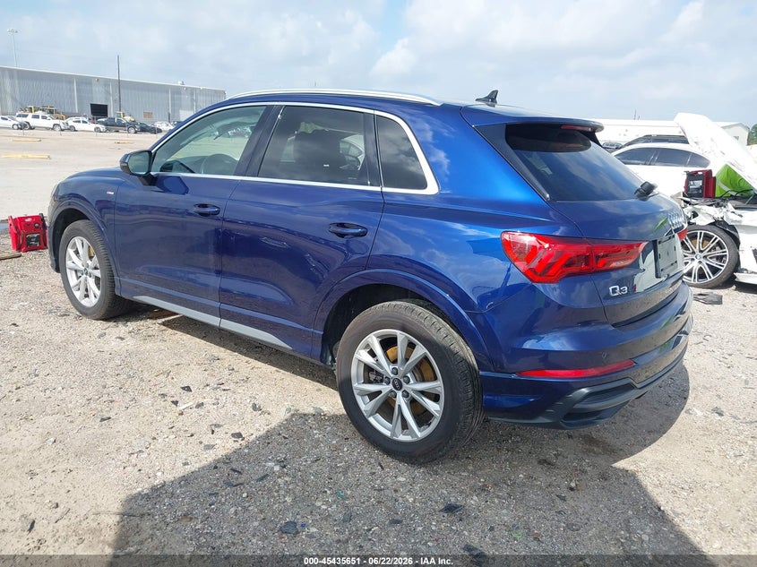 2022 Audi Q3 VIN WA1DECF33N1143638 IAAI salvage auction — SIDE, Salvage Title, sold $7,400 on 2026-08-27 (photo 3)