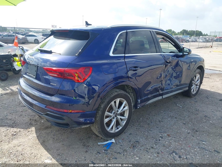 2022 Audi Q3 VIN WA1DECF33N1143638 IAAI salvage auction — SIDE, Salvage Title, sold $7,400 on 2026-08-27 (photo 4)