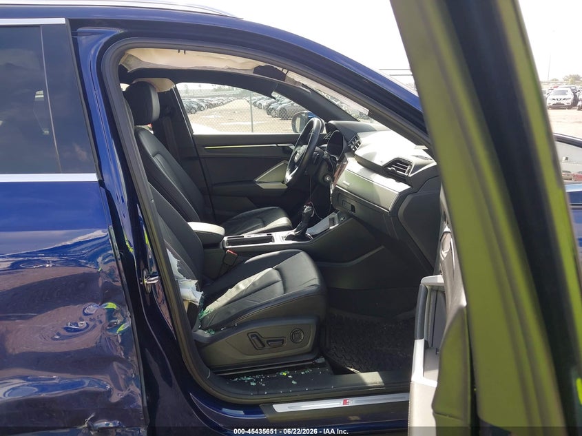 2022 Audi Q3 VIN WA1DECF33N1143638 IAAI salvage auction — SIDE, Salvage Title, sold $7,400 on 2026-08-27 (photo 5)