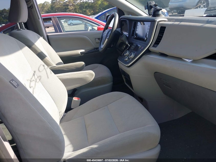 2020 Toyota Sienna VIN 5TDZZ3DC5LS069318 IAAI salvage auction — FRONT END, Mv-907A (New York), sold $6,450 on 2026-07-21 (photo 5)