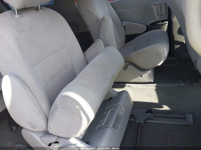 2020 Toyota Sienna VIN 5TDZZ3DC5LS069318 IAAI salvage auction — FRONT END, Mv-907A (New York), sold $6,450 on 2026-07-21 (photo 8)