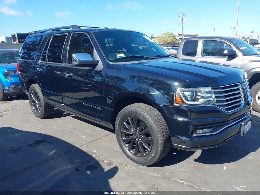 2017 Lincoln Navigator VIN 5LMJJ2HT8HEL10013 IAAI salvage auction — FRESH WATER, Salvage Title, sold $3,450 on 2026-07-25 (photo 1)