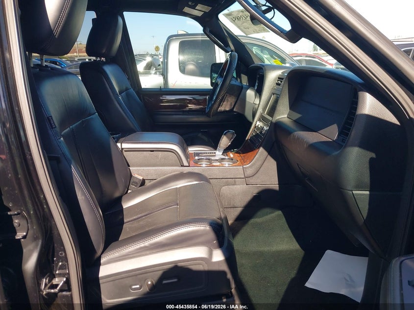 2017 Lincoln Navigator VIN 5LMJJ2HT8HEL10013 IAAI salvage auction — FRESH WATER, Salvage Title, sold $3,450 on 2026-07-29 (photo 5)