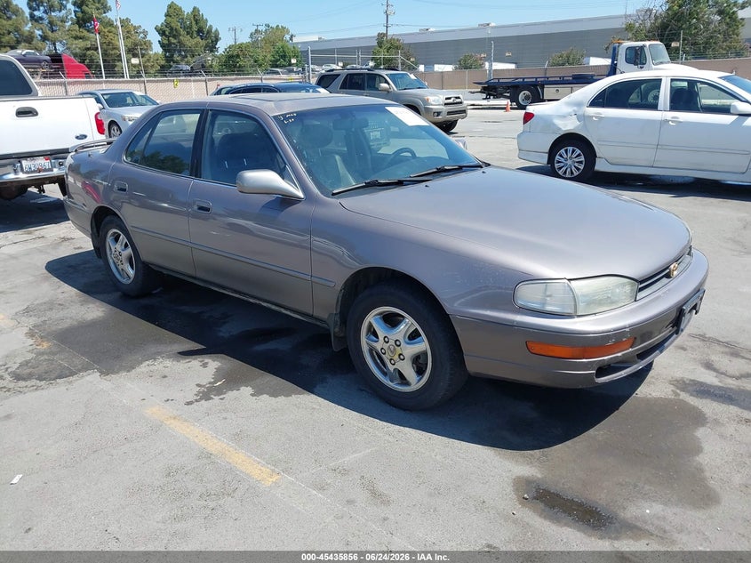 1994 Toyota Camry VIN JT2GK12E5R0065973 IAAI salvage auction — NORMAL WEAR, Salvage Title - Dealer (California), sold $325 on 2026-07-13 (photo 1)