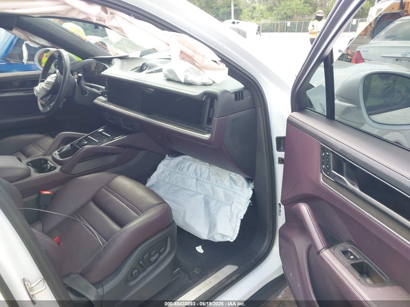 2025 Porsche Cayenne coupe VIN WP1BL2AY1SDA39559 IAAI salvage auction — FRONT END, Salvage Title, sold $25 on 2026-07-27 (photo 5)