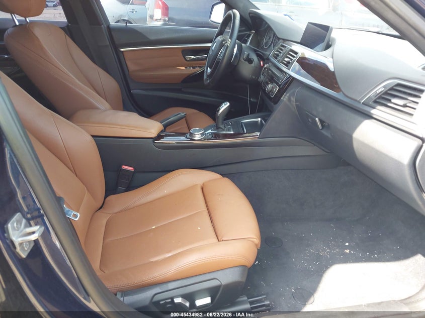2016 BMW 3er VIN WBA8B7G5XGNT95838 IAAI salvage auction — FRONT & REAR, Original (Texas), sold $7,400 on 2026-08-20 (photo 5)