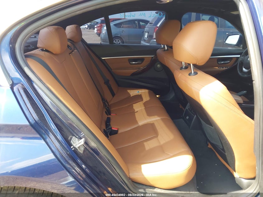 2016 BMW 3er VIN WBA8B7G5XGNT95838 IAAI salvage auction — FRONT & REAR, Original (Texas), sold $7,400 on 2026-08-20 (photo 8)