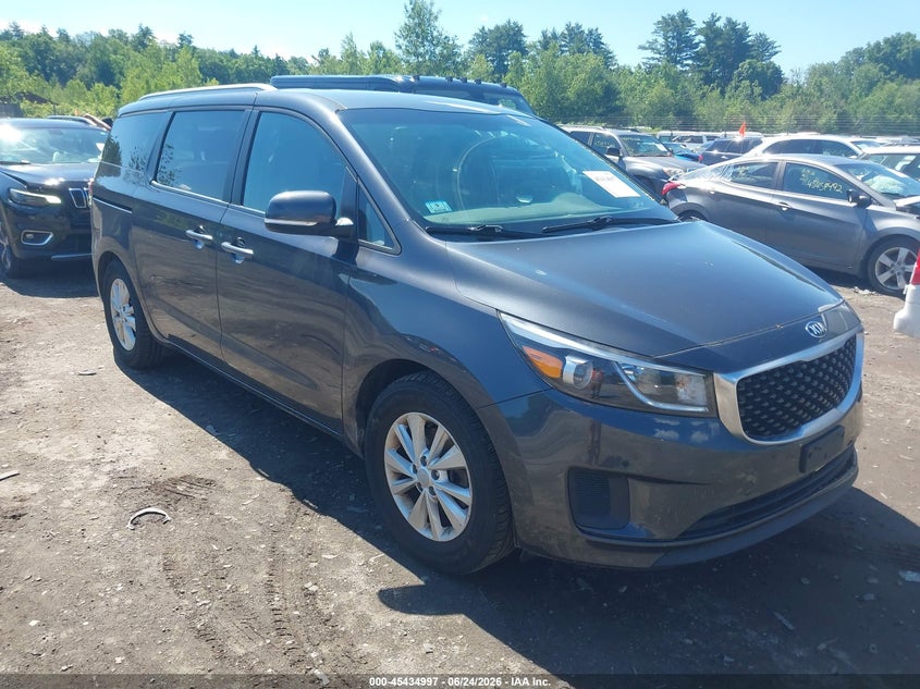 2017 Kia SEDONA VIN KNDMB5C18H6253332 IAAI salvage auction — LEFT FRONT, Salvage (Massachusetts), sold $1,400 on 2026-07-15 (photo 1)