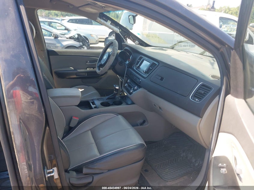 2017 Kia SEDONA VIN KNDMB5C18H6253332 IAAI salvage auction — LEFT FRONT, Salvage (Massachusetts), sold $1,400 on 2026-07-15 (photo 5)