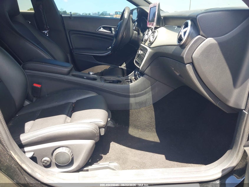 2016 Mercedes-benz VIN WDDSJ4EB8GN375290 IAAI salvage auction — RIGHT FRONT, Salvage Title, sold $825 on 2026-08-17 (photo 5)