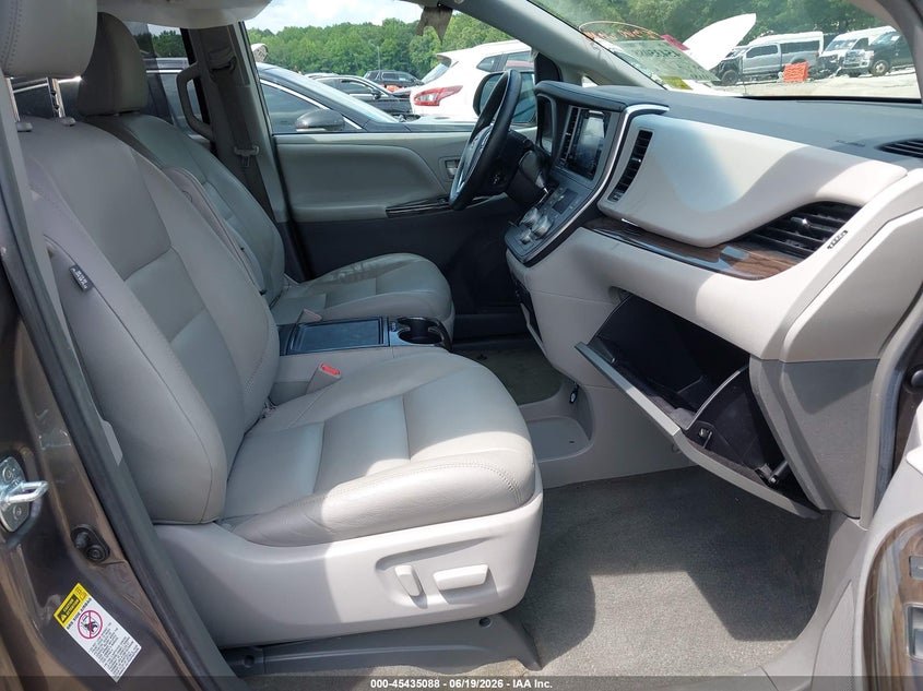 2017 Toyota Sienna VIN 5TDYZ3DC8HS815182 IAAI salvage auction — REAR END, Salvage (Georgia), sold $3,050 on 2026-07-29 (photo 5)
