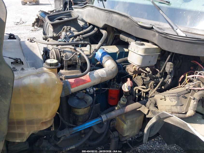 2004 International 4000 series VIN 1HTMMAAM24H659446 IAAI salvage auction — RIGHT SIDE, Salvage (Virginia), sold $8,450 on 2026-07-15 (photo 9)