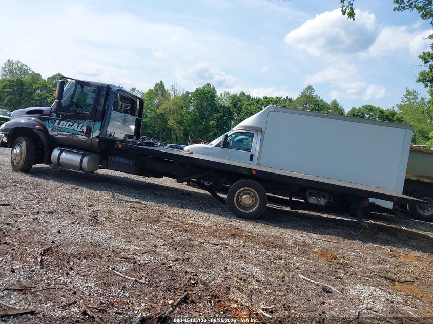 2004 International 4000 series VIN 1HTMMAAM24H659446 IAAI salvage auction — RIGHT SIDE, Salvage (Virginia), sold $8,450 on 2026-07-15 (photo 3)