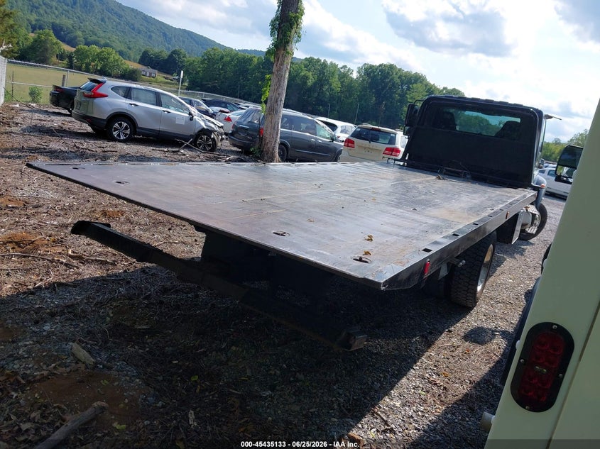 2004 International 4000 series VIN 1HTMMAAM24H659446 IAAI salvage auction — RIGHT SIDE, Salvage (Virginia), sold $8,450 on 2026-07-15 (photo 4)