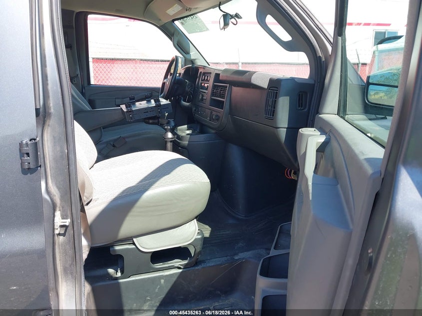2017 Chevrolet Express 3500 VIN 1GCZGHFF7H1246448 IAAI salvage auction — NORMAL WEAR, Sf97 (California), sold $12,200 on 2026-07-28 (photo 5)