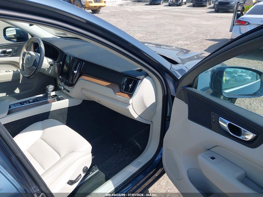 2021 Volvo Xc60 VIN YV4102RK3M1813513 IAAI salvage auction — SIDE, Salvage (Pennsylvania), sold $9,200 on 2026-07-20 (photo 5)
