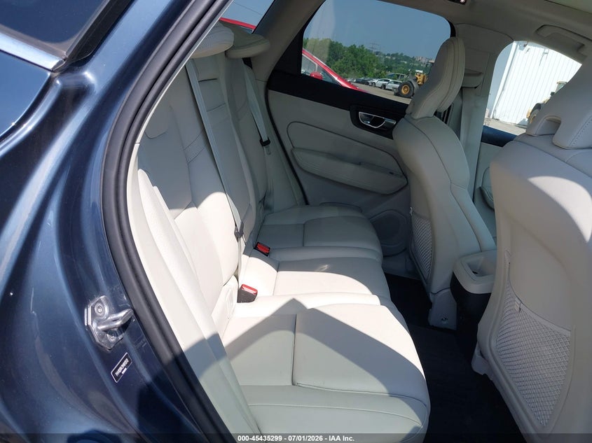 2021 Volvo Xc60 VIN YV4102RK3M1813513 IAAI salvage auction — SIDE, Salvage (Pennsylvania), sold $6,500 on 2026-07-11 (photo 8)