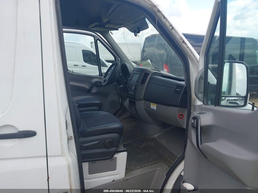 2016 Mercedes-benz VIN WD3PF1DD0GP240290 IAAI salvage auction — NORMAL WEAR, Salvage Title, sold $3,250 on 2026-07-30 (photo 5)