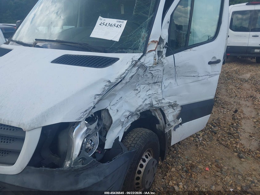 2016 Mercedes-benz VIN WD3PF1DD0GP240290 IAAI salvage auction — NORMAL WEAR, Salvage Title, sold $3,250 on 2026-07-30 (photo 6)